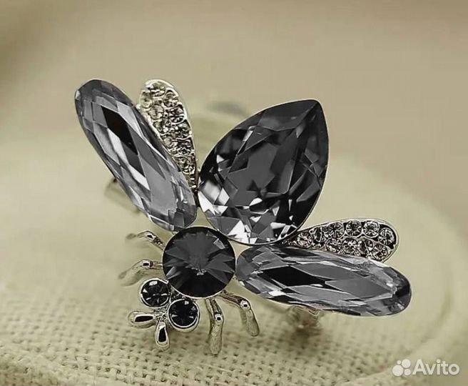 Брошь хрустальная пчела. новые