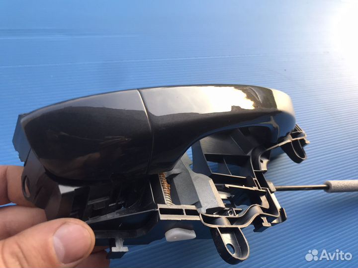 Правая ручка двери с кронштейном Passat B8