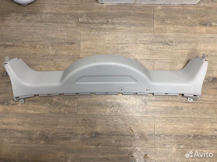 Обшивка двери багажника Mitsubishi Pajero 4 3.2D