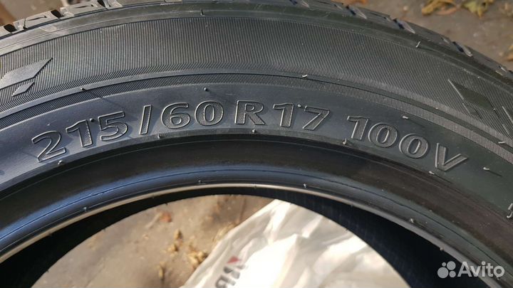Kumho Crugen Premium KL33 215/60 R17 100V