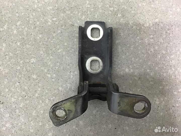 Петля двери передней левой нижняя Chevrolet Cruze
