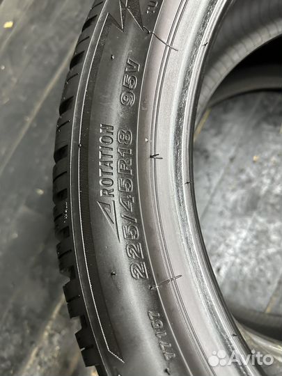 Bridgestone Blizzak LM-005 225/45 R18