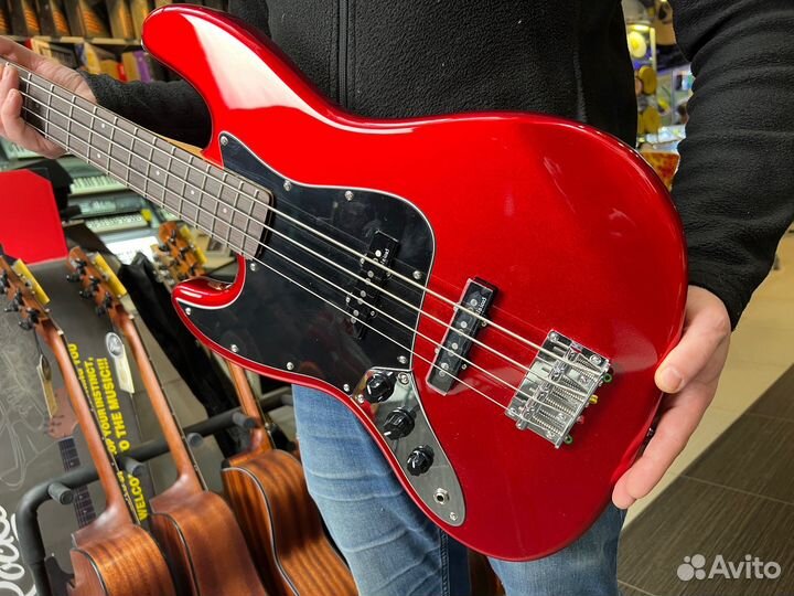 Бас гитара леворукая