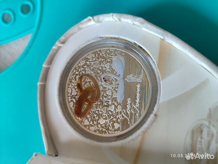 Серебряная монета подарочная