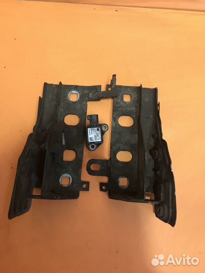 Датчик удара на Land Rover Discovery 3