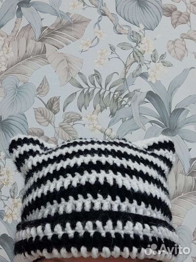 Вязанная шапка котика