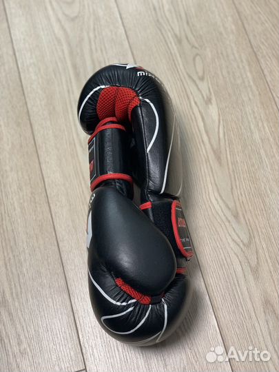 Боксерские перчатки