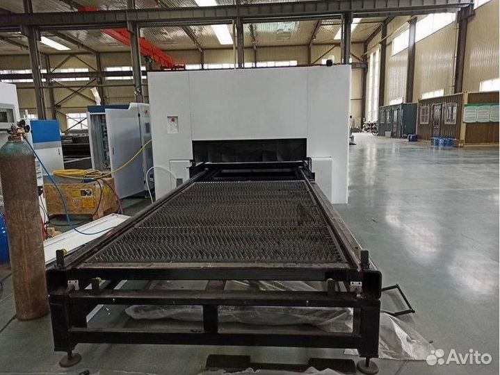 Лазерный станок с кабинетной защитой 6Квт