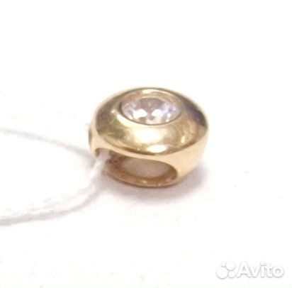 Золотая подвеска с камнем