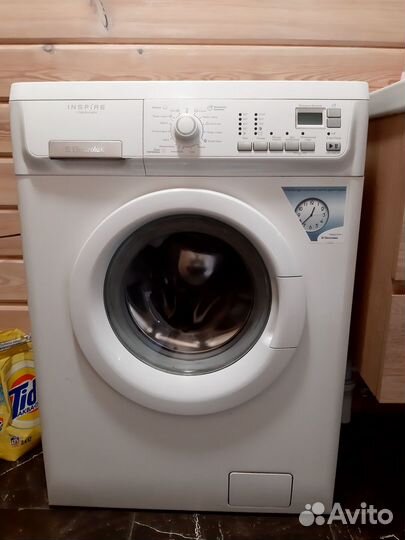 Стиральная машина Electrolux узкая 33 см