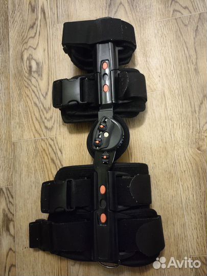 Наколенники брейсы