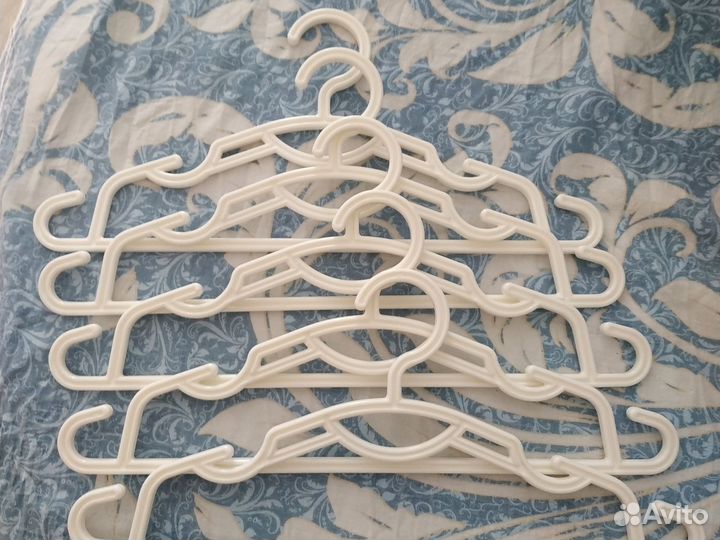 Продам детские вешалки