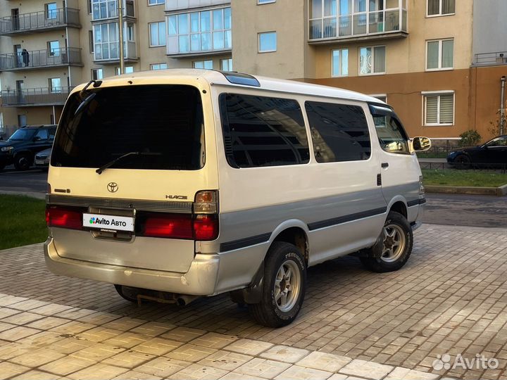 Toyota Hiace 3.0 AT, 2000, 350 000 км