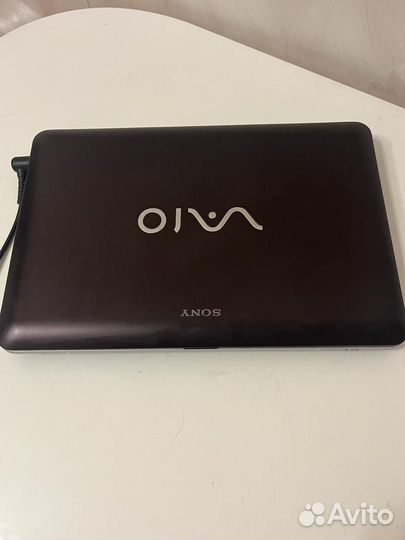 Sony netbook vpcw12S1R vaio