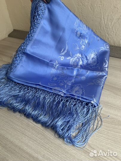 Шаль-платок СССР с бахромой.Скатерть.ссср