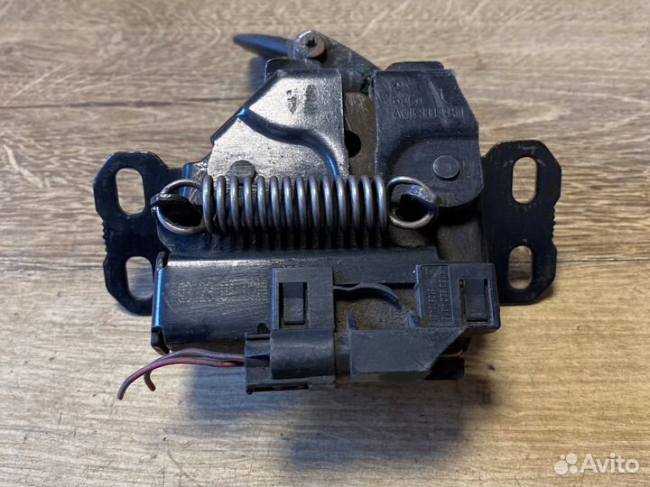 Mercedes benz vaneo замок капота