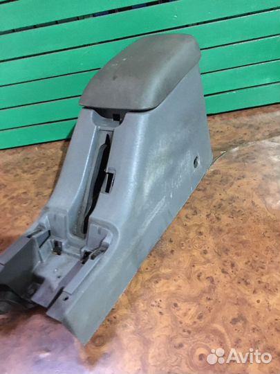 Подлокотник Mazda 626 ge