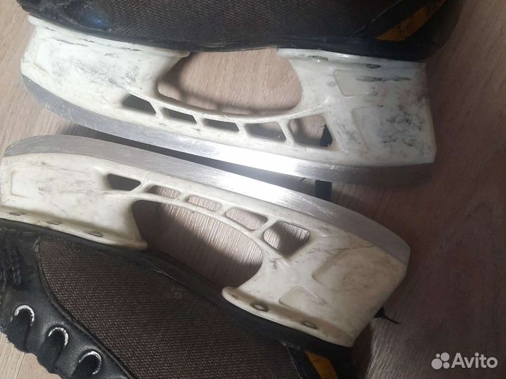Хоккейные коньки bauer