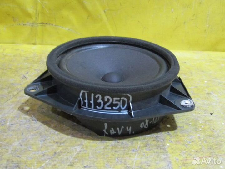 Динамик Toyota RAV-4 06-12 г 113250