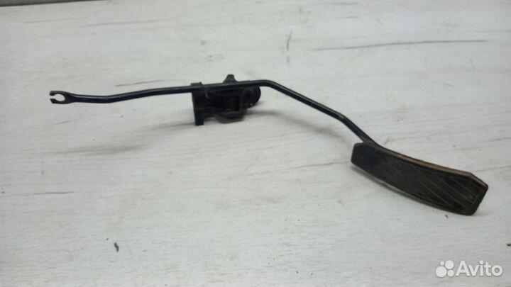 Педаль газа Mazda 323 BA