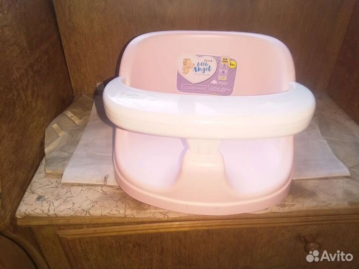 Продам.Стульчик и горку для купания