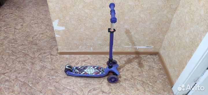 Самокат дет. 3-х. Кол. Складной, Кол. Свет. Бу