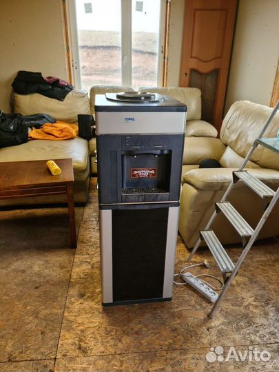 Кулер для воды с холодильником