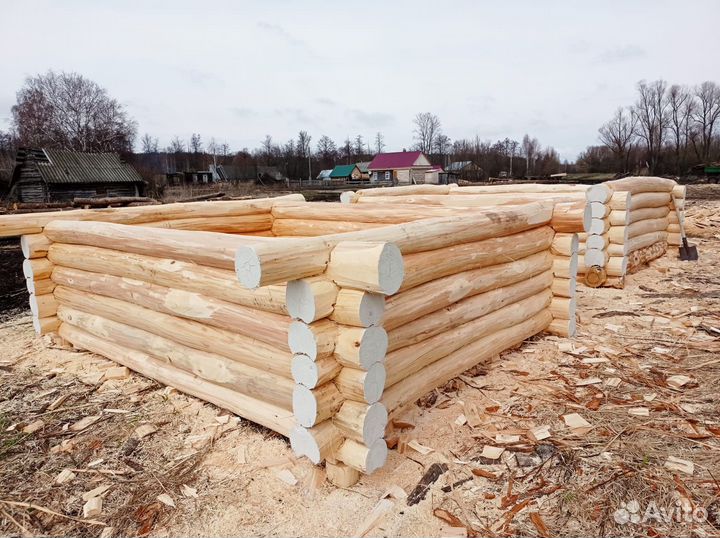 Сруб из липы 3 на 4 дубовый венец