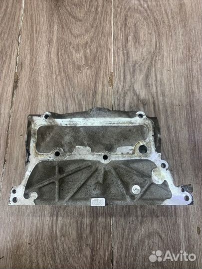 Крышка головки блока цилиндров задняя Mercedes