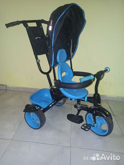 Трехколесный велосипед с родительской ручкой