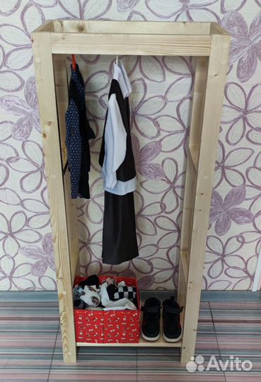 Вешалка напольная деревянная