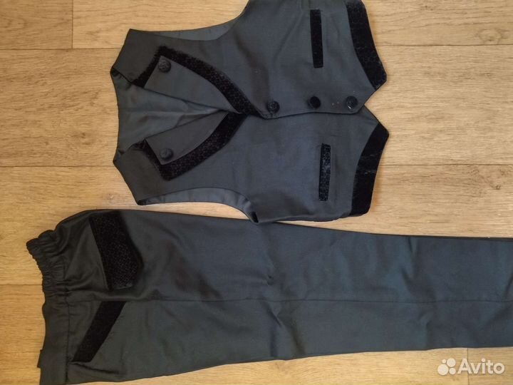 Костюм двойка нарядный на 3-4 года