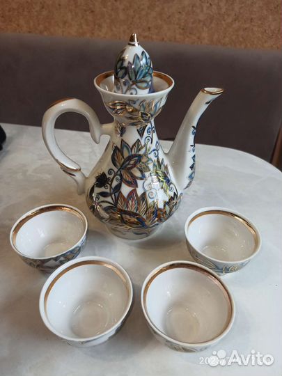 Чайник-кувшин фарфоровый и 4 пиалы.Кисловодск.ссср