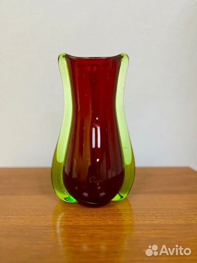 Ваза для цветов красно-зеленая стеклянная