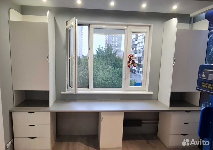 Рабочая зона у окна