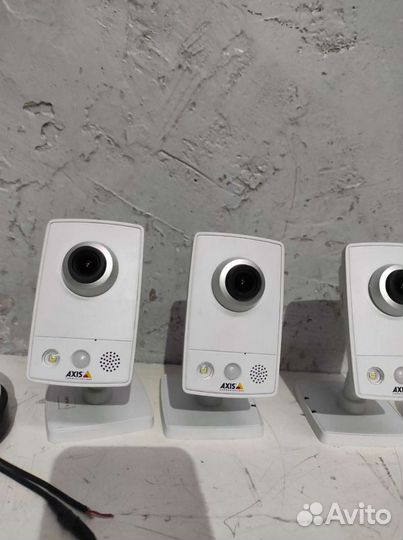 Внутренняя сетевая ip камера Axis M1011