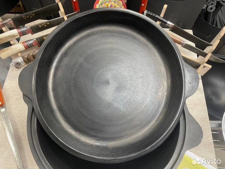 Казан чугунный с крышкой сковородой