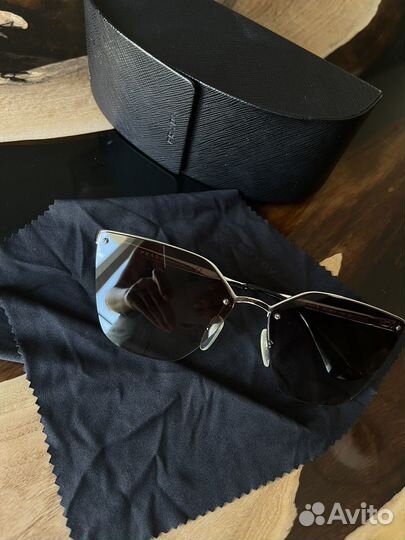 Солнцезащитные очки женские prada