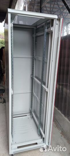 Шкаф телекоммуникационный 19 на 42 юнита
