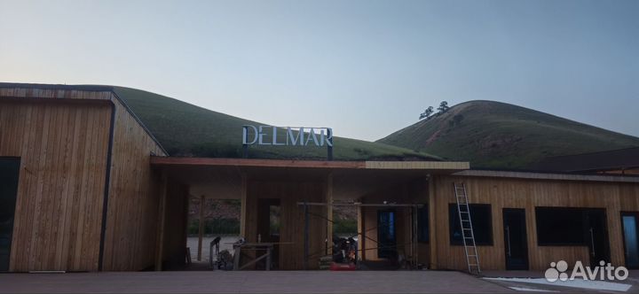 Монтаж рекламной вывески