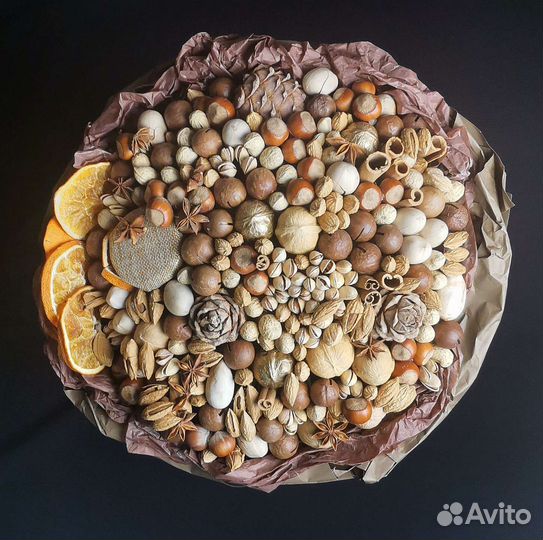 Букет из орехов