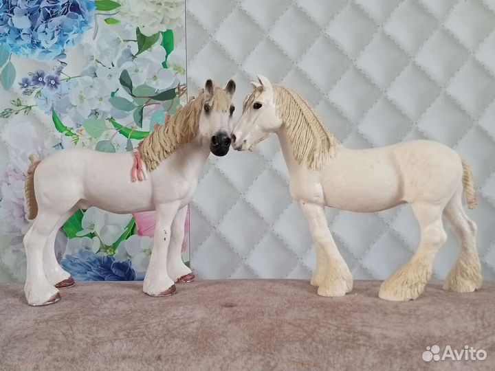 Фигурки лошадей