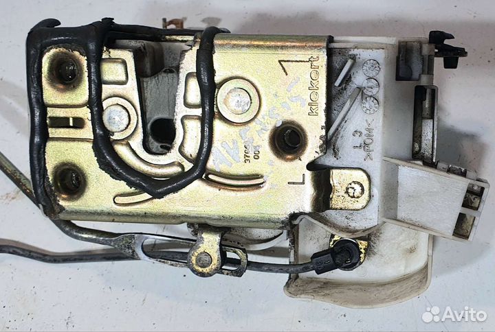 Замок двери водительской Toyota Avensis T220