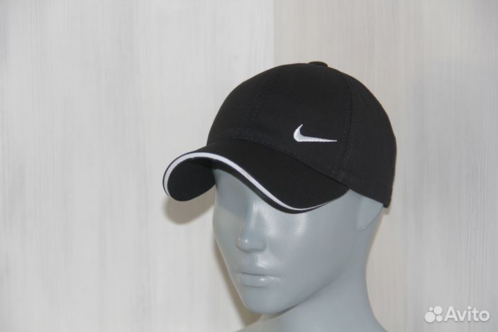 Кепки небольшого размера с коротким козырьком