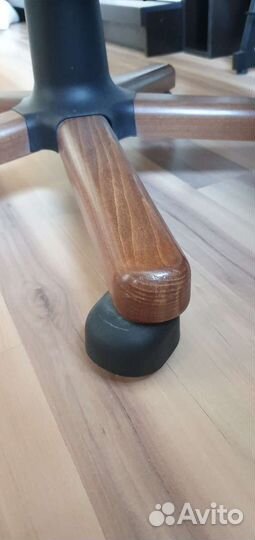 Офисное кресло