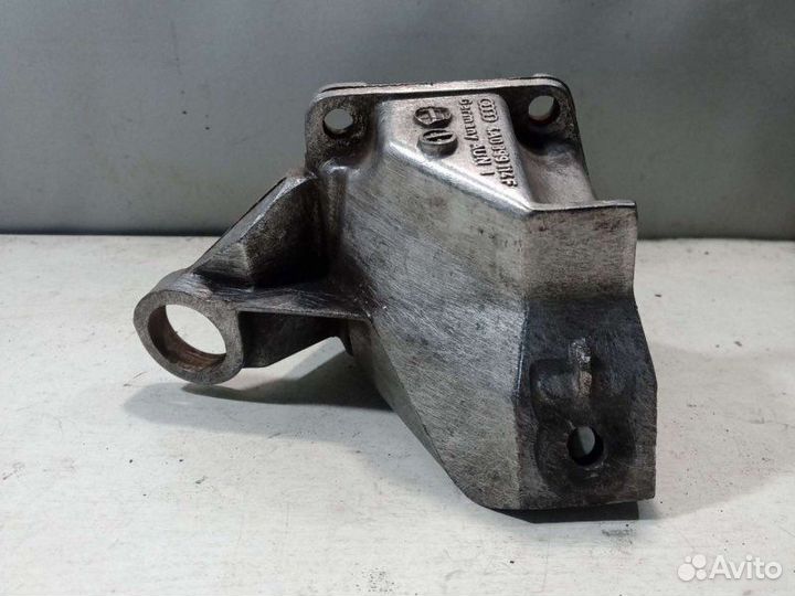 Опора кпп правая Audi 100 седан 2.8 AAH 1993