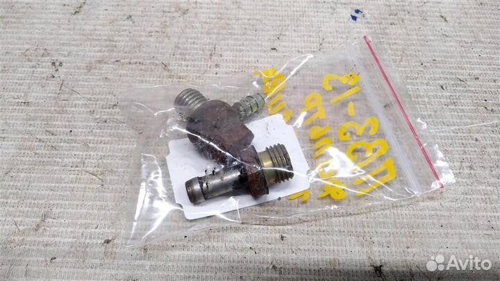 Штуцер топливный volkswagen Passat B3