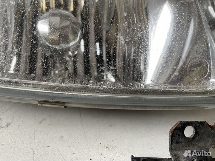 Фара правая противотуманная Mitsubishi Pajero 3