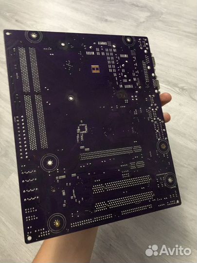 Материнская плата под 775 сокет