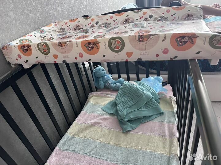 Пеленальная доска на кроватку